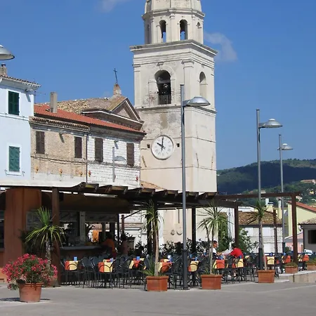 117 - Bilocale Ben Arredato E Climatizzato Al Secondo Piano A Sirolo, Con Wi-fi Incluso * Sirolo